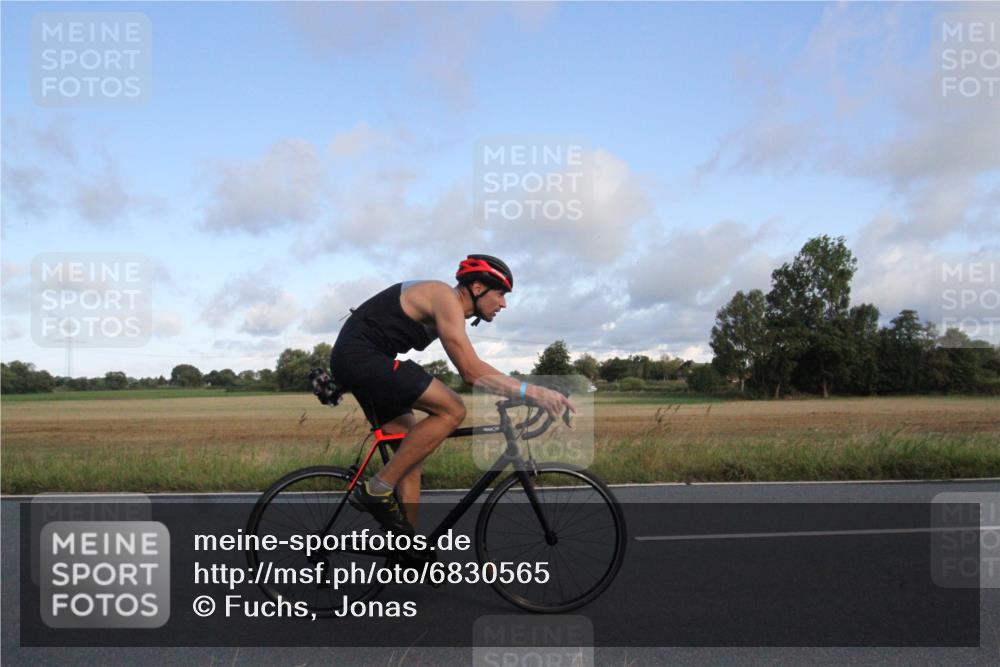 25.08.2024 - Elbe Triathlon Hamburg Fuchs,  Jonas http://msf.ph/oto/6830565 25.08.2024 09:23:19 Radfahren 340, 120, 367, 198, 167 meine-sportfotos.de