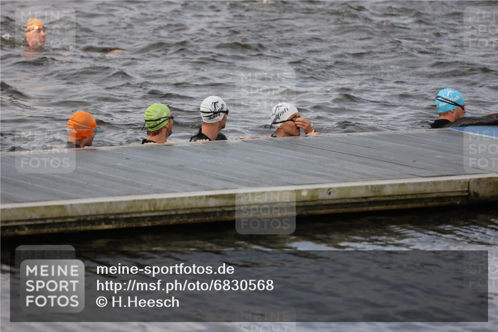 25.08.2024 - Elbe Triathlon Hamburg H.Heesch http://msf.ph/oto/6830568 25.08.2024 07:58:42 Schwimmen  meine-sportfotos.de