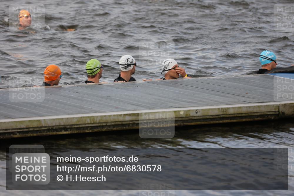 25.08.2024 - Elbe Triathlon Hamburg H.Heesch http://msf.ph/oto/6830578 25.08.2024 07:58:42 Schwimmen  meine-sportfotos.de