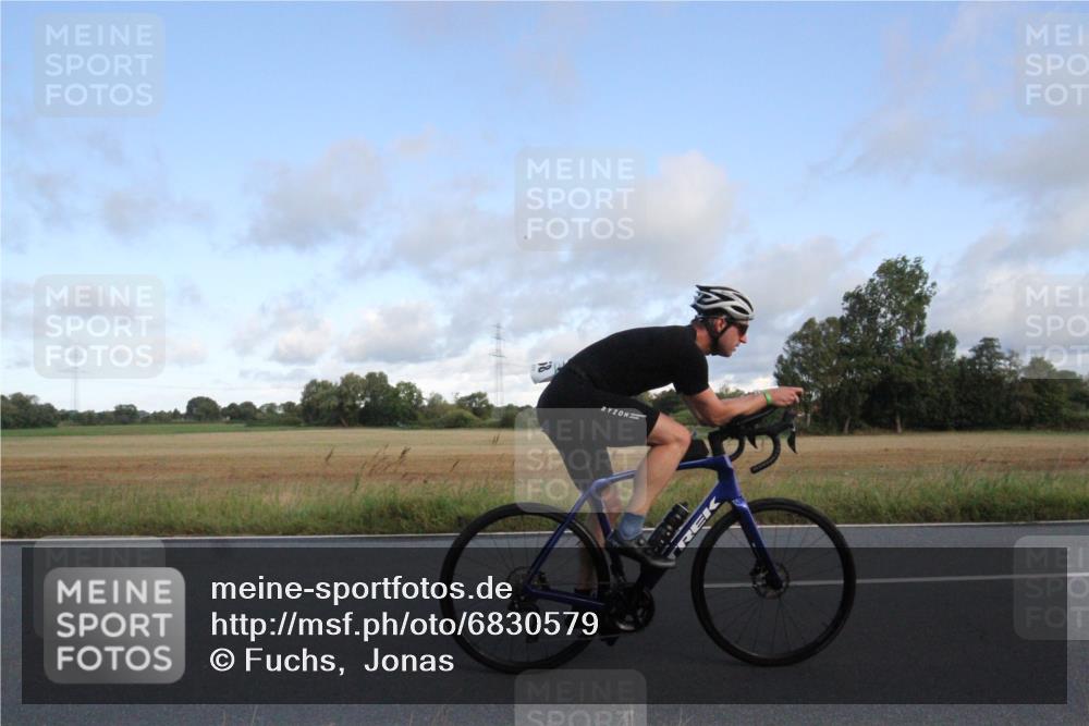 25.08.2024 - Elbe Triathlon Hamburg Fuchs,  Jonas http://msf.ph/oto/6830579 25.08.2024 09:23:29 Radfahren 167, 258, 86, 64 meine-sportfotos.de