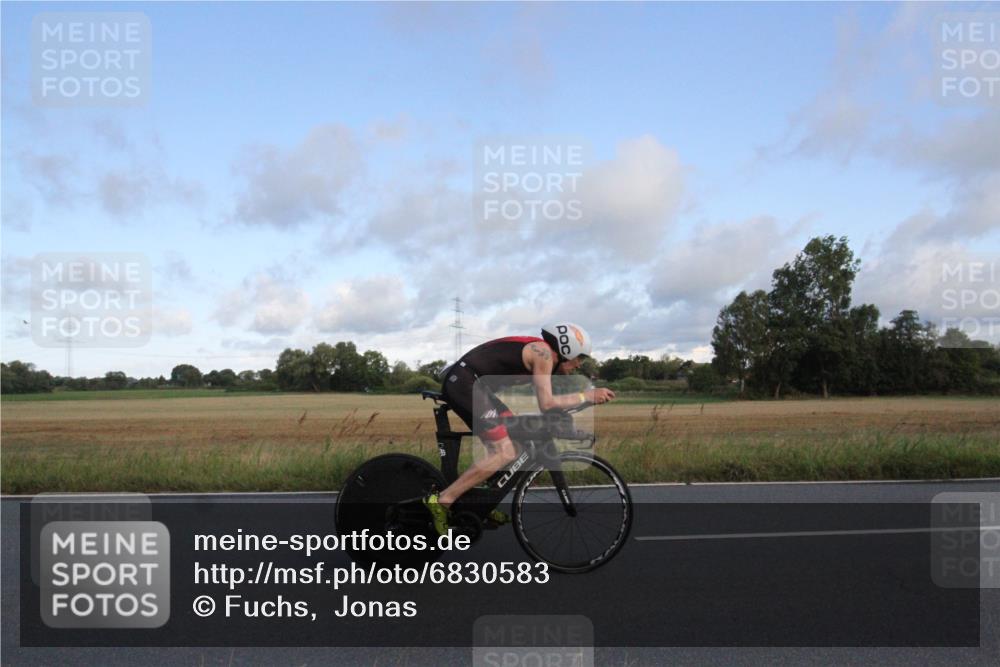 25.08.2024 - Elbe Triathlon Hamburg Fuchs,  Jonas http://msf.ph/oto/6830583 25.08.2024 09:23:32 Radfahren 258, 86, 64, 342 meine-sportfotos.de