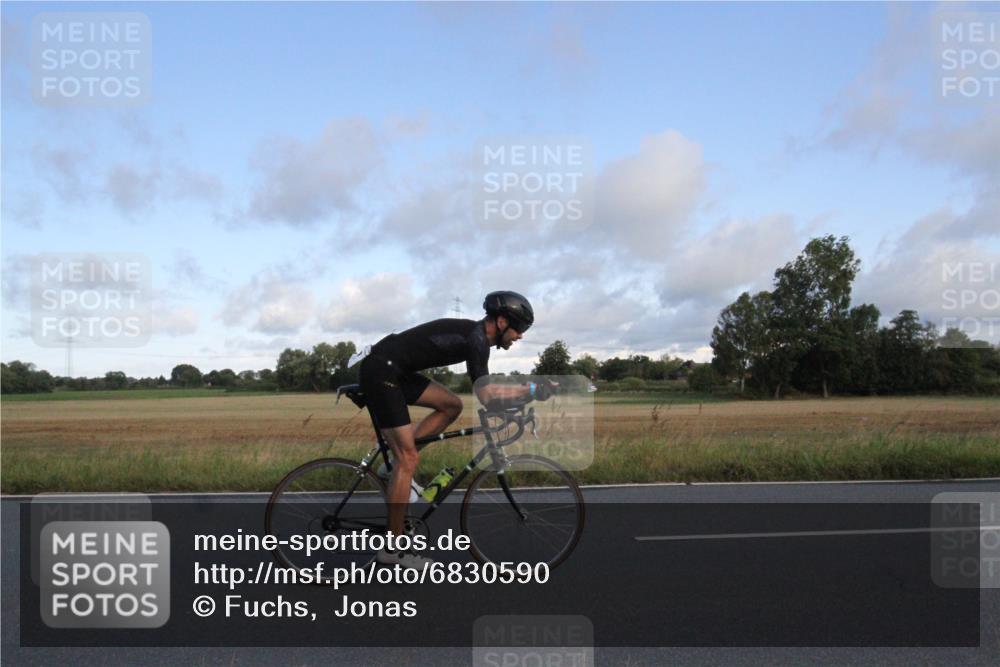 25.08.2024 - Elbe Triathlon Hamburg Fuchs,  Jonas http://msf.ph/oto/6830590 25.08.2024 09:23:37 Radfahren 86, 64, 342, 35, 153 meine-sportfotos.de
