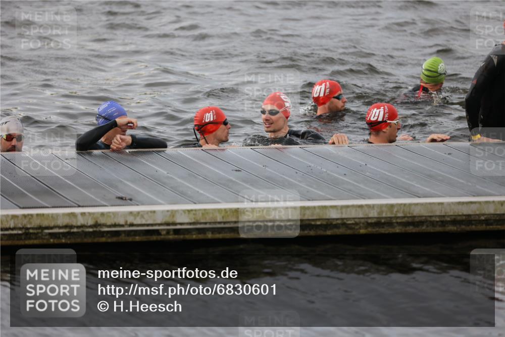 25.08.2024 - Elbe Triathlon Hamburg H.Heesch http://msf.ph/oto/6830601 25.08.2024 07:58:46 Schwimmen  meine-sportfotos.de
