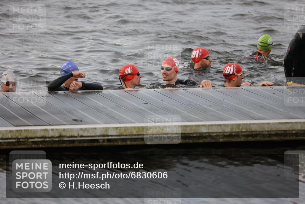 25.08.2024 - Elbe Triathlon Hamburg H.Heesch http://msf.ph/oto/6830606 25.08.2024 07:58:46 Schwimmen  meine-sportfotos.de