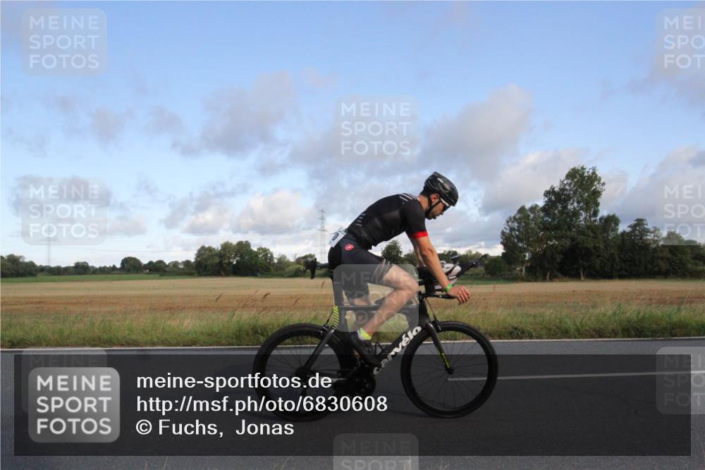 25.08.2024 - Elbe Triathlon Hamburg Fuchs,  Jonas http://msf.ph/oto/6830608 25.08.2024 09:23:49 Radfahren 310, 404, 60, 278 meine-sportfotos.de