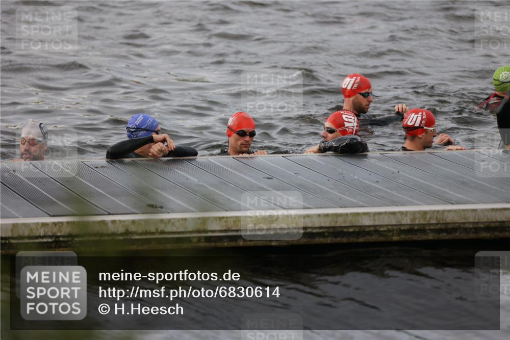 25.08.2024 - Elbe Triathlon Hamburg H.Heesch http://msf.ph/oto/6830614 25.08.2024 07:58:47 Schwimmen  meine-sportfotos.de