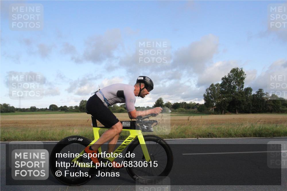 25.08.2024 - Elbe Triathlon Hamburg Fuchs,  Jonas http://msf.ph/oto/6830615 25.08.2024 09:23:51 Radfahren 310, 404, 60, 278 meine-sportfotos.de