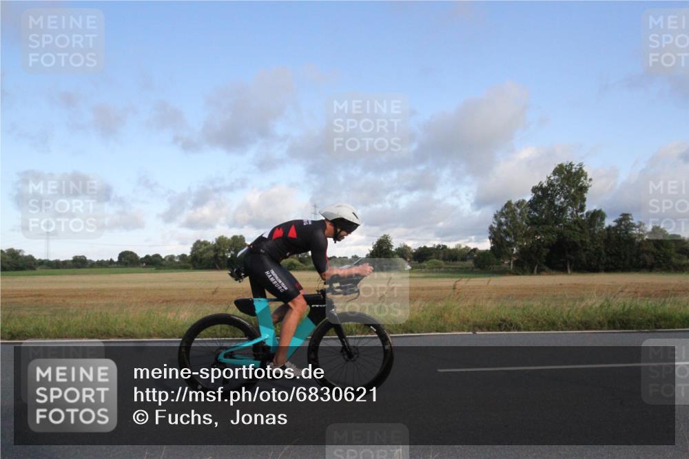 25.08.2024 - Elbe Triathlon Hamburg Fuchs,  Jonas http://msf.ph/oto/6830621 25.08.2024 09:23:52 Radfahren 310, 404, 60, 278 meine-sportfotos.de