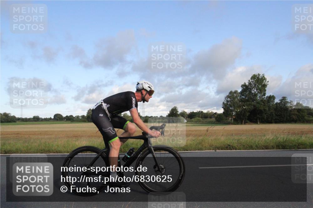 25.08.2024 - Elbe Triathlon Hamburg Fuchs,  Jonas http://msf.ph/oto/6830625 25.08.2024 09:23:53 Radfahren 310, 404, 60, 278, 142 meine-sportfotos.de
