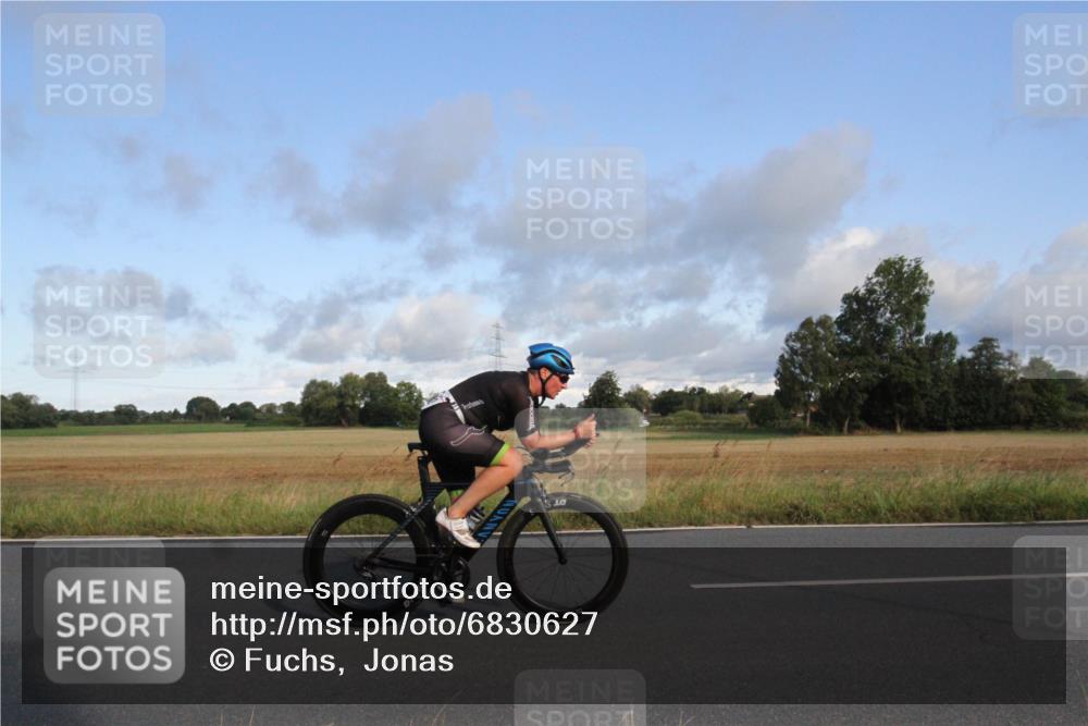 25.08.2024 - Elbe Triathlon Hamburg Fuchs,  Jonas http://msf.ph/oto/6830627 25.08.2024 09:23:59 Radfahren 278, 142, 369 meine-sportfotos.de