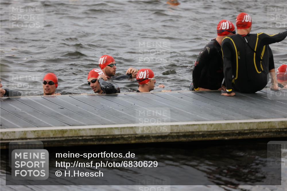 25.08.2024 - Elbe Triathlon Hamburg H.Heesch http://msf.ph/oto/6830629 25.08.2024 07:58:48 Schwimmen  meine-sportfotos.de