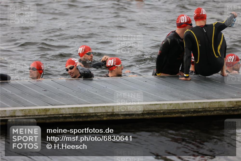 25.08.2024 - Elbe Triathlon Hamburg H.Heesch http://msf.ph/oto/6830641 25.08.2024 07:58:48 Schwimmen  meine-sportfotos.de