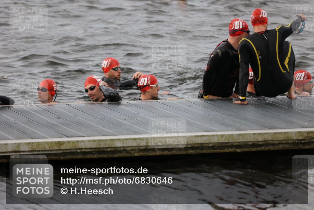25.08.2024 - Elbe Triathlon Hamburg H.Heesch http://msf.ph/oto/6830646 25.08.2024 07:58:48 Schwimmen  meine-sportfotos.de