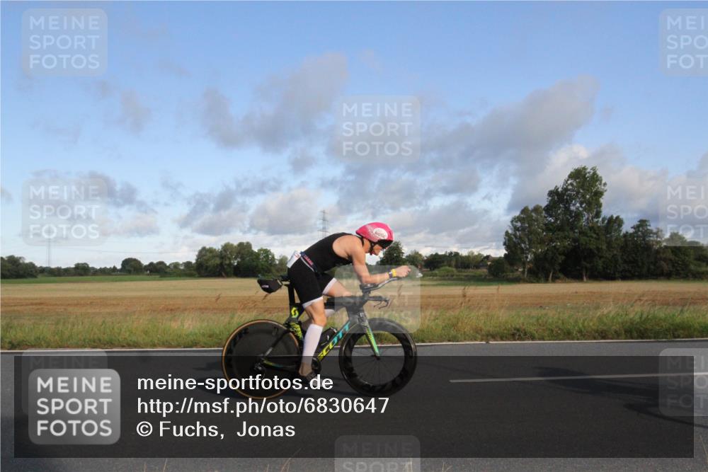 25.08.2024 - Elbe Triathlon Hamburg Fuchs,  Jonas http://msf.ph/oto/6830647 25.08.2024 09:24:07 Radfahren 369, 76, 74, 117, 283 meine-sportfotos.de