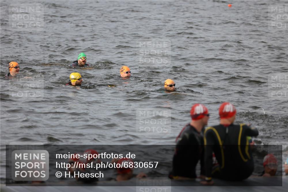 25.08.2024 - Elbe Triathlon Hamburg H.Heesch http://msf.ph/oto/6830657 25.08.2024 07:58:50 Schwimmen  meine-sportfotos.de