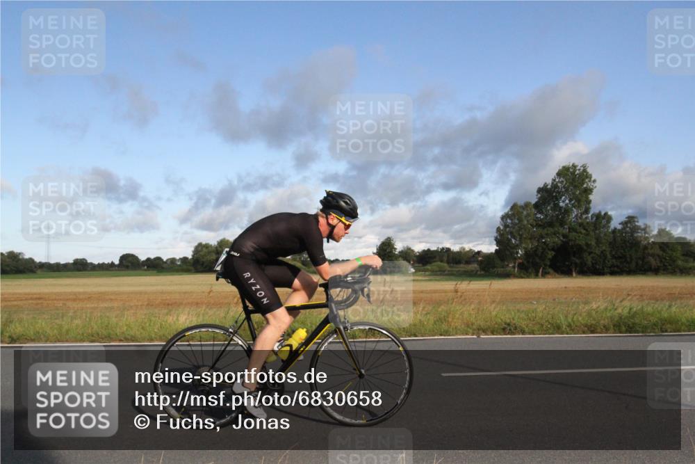 25.08.2024 - Elbe Triathlon Hamburg Fuchs,  Jonas http://msf.ph/oto/6830658 25.08.2024 09:24:12 Radfahren 76, 74, 117, 283, 97, 174 meine-sportfotos.de