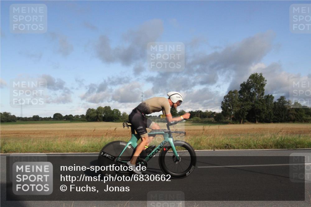 25.08.2024 - Elbe Triathlon Hamburg Fuchs,  Jonas http://msf.ph/oto/6830662 25.08.2024 09:24:15 Radfahren 117, 283, 97, 174, 295 meine-sportfotos.de