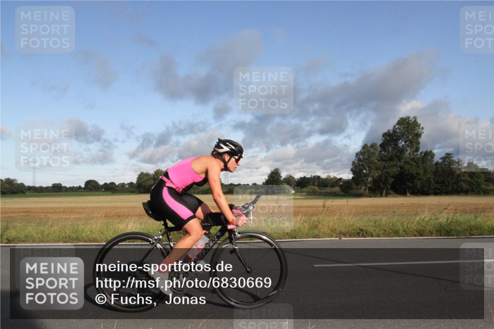 25.08.2024 - Elbe Triathlon Hamburg Fuchs,  Jonas http://msf.ph/oto/6830669 25.08.2024 09:24:16 Radfahren 283, 97, 174, 295, 94 meine-sportfotos.de
