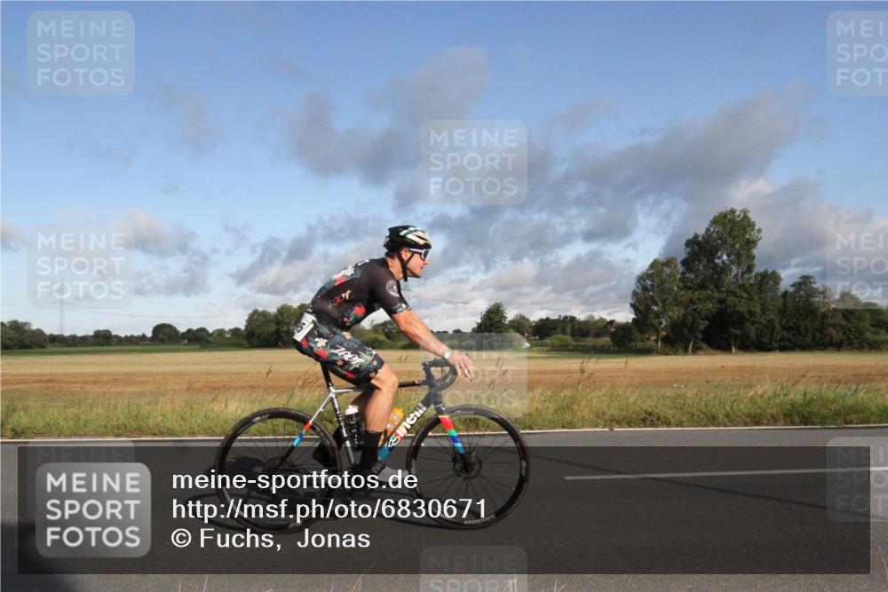 25.08.2024 - Elbe Triathlon Hamburg Fuchs,  Jonas http://msf.ph/oto/6830671 25.08.2024 09:24:20 Radfahren 97, 174, 295, 94, 420, 309, 186, 180 meine-sportfotos.de