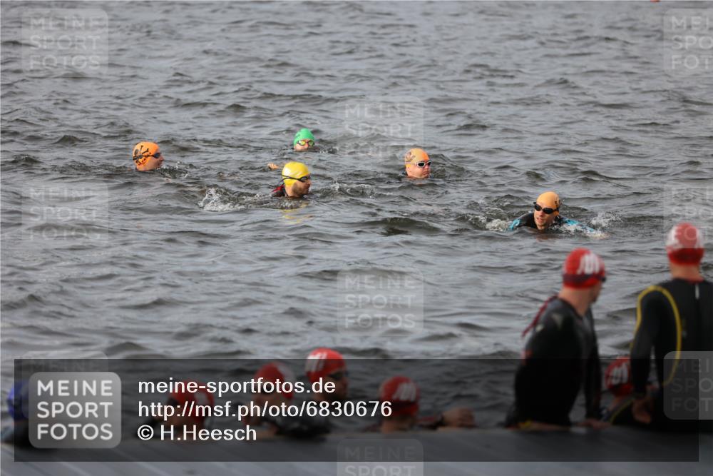 25.08.2024 - Elbe Triathlon Hamburg H.Heesch http://msf.ph/oto/6830676 25.08.2024 07:58:50 Schwimmen  meine-sportfotos.de