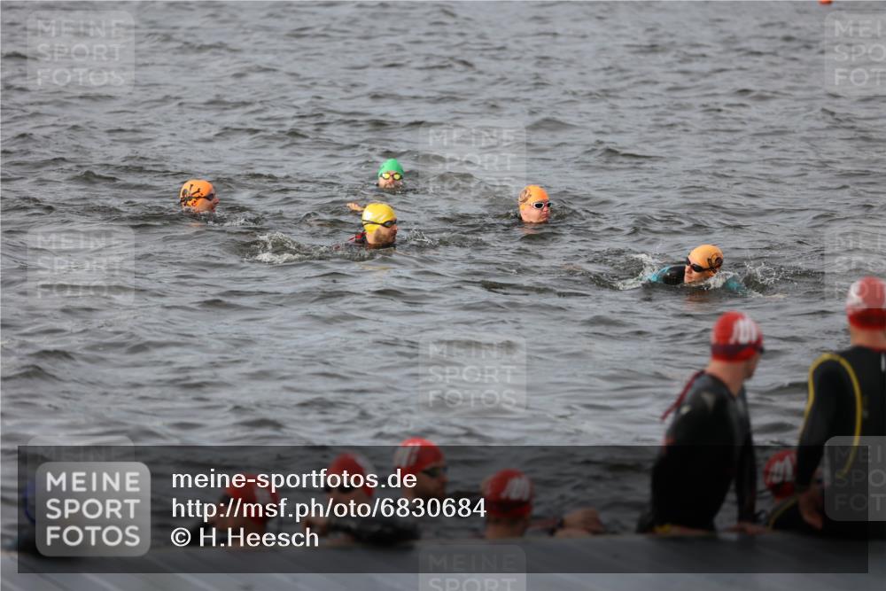 25.08.2024 - Elbe Triathlon Hamburg H.Heesch http://msf.ph/oto/6830684 25.08.2024 07:58:51 Schwimmen  meine-sportfotos.de