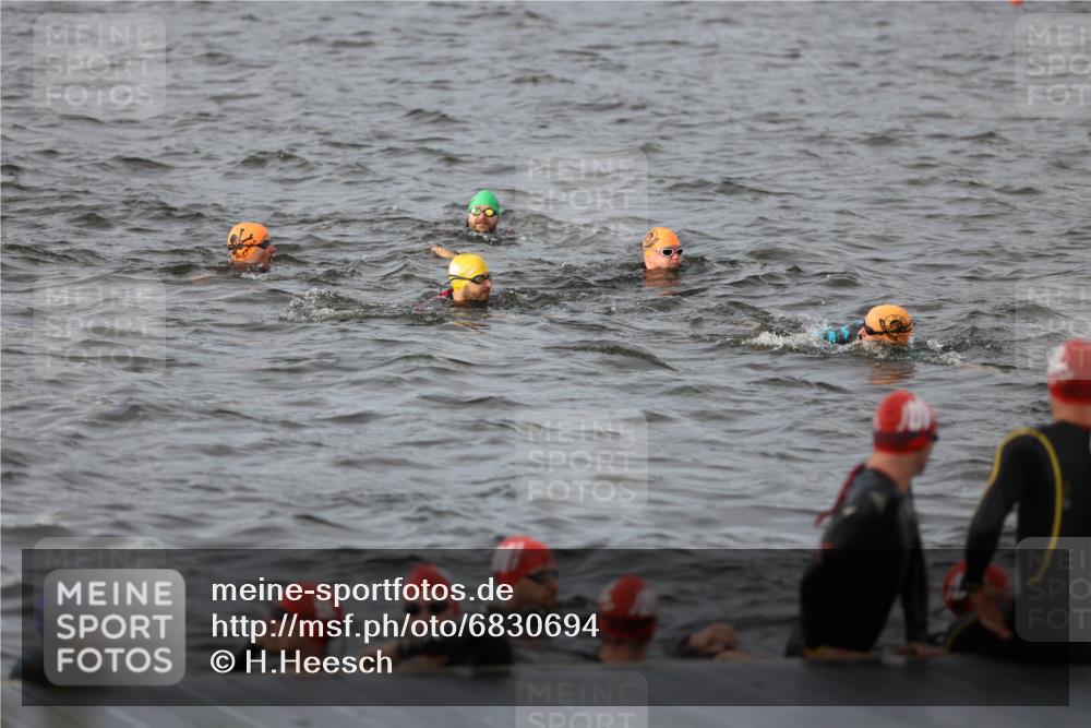 25.08.2024 - Elbe Triathlon Hamburg H.Heesch http://msf.ph/oto/6830694 25.08.2024 07:58:51 Schwimmen  meine-sportfotos.de