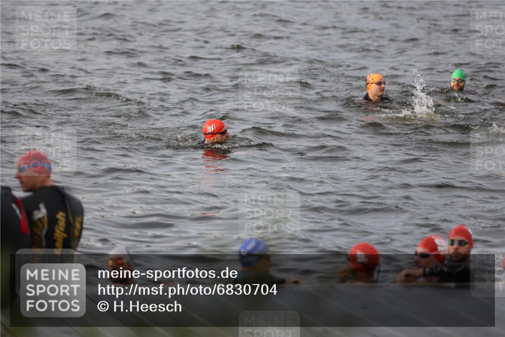 25.08.2024 - Elbe Triathlon Hamburg H.Heesch http://msf.ph/oto/6830704 25.08.2024 07:58:53 Schwimmen  meine-sportfotos.de