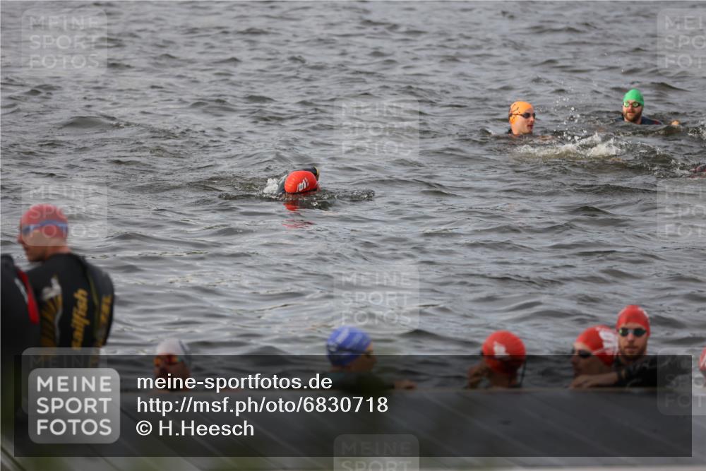 25.08.2024 - Elbe Triathlon Hamburg H.Heesch http://msf.ph/oto/6830718 25.08.2024 07:58:53 Schwimmen  meine-sportfotos.de