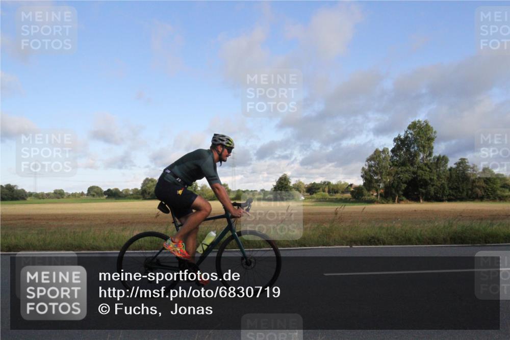 25.08.2024 - Elbe Triathlon Hamburg Fuchs,  Jonas http://msf.ph/oto/6830719 25.08.2024 09:24:48 Radfahren 160, 261, 248, 349, 236, 262, 414, 338, 237, 408 meine-sportfotos.de