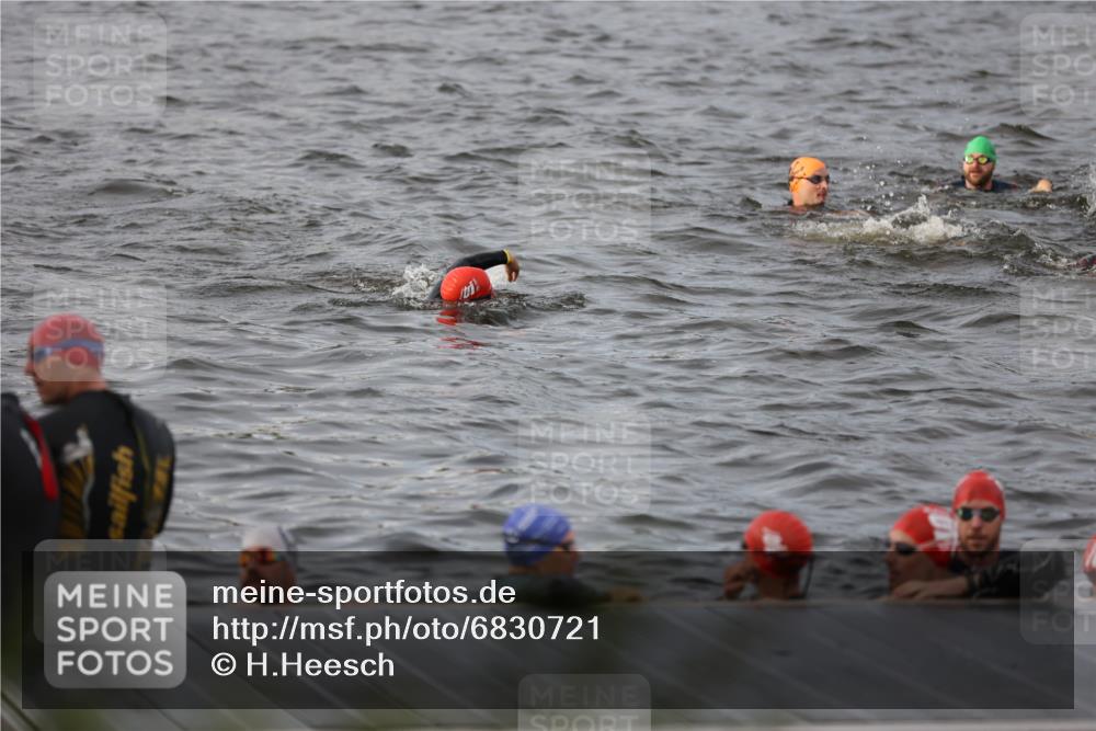 25.08.2024 - Elbe Triathlon Hamburg H.Heesch http://msf.ph/oto/6830721 25.08.2024 07:58:53 Schwimmen  meine-sportfotos.de