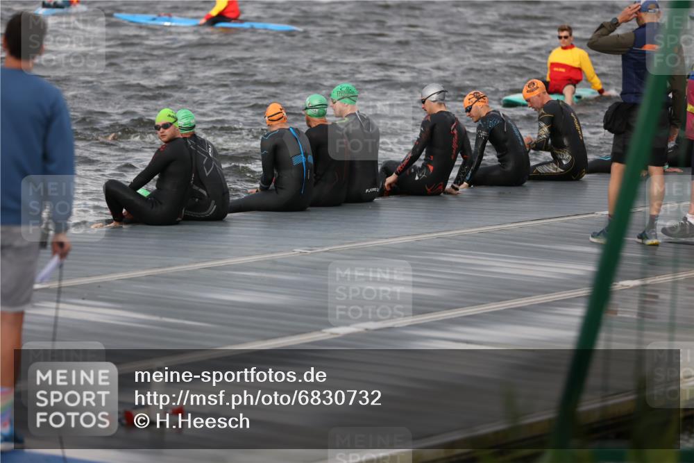 25.08.2024 - Elbe Triathlon Hamburg H.Heesch http://msf.ph/oto/6830732 25.08.2024 08:01:26 Schwimmen  meine-sportfotos.de