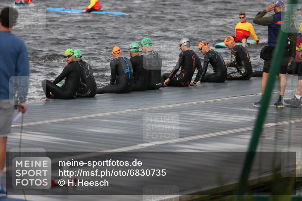 25.08.2024 - Elbe Triathlon Hamburg H.Heesch http://msf.ph/oto/6830735 25.08.2024 08:01:26 Schwimmen  meine-sportfotos.de