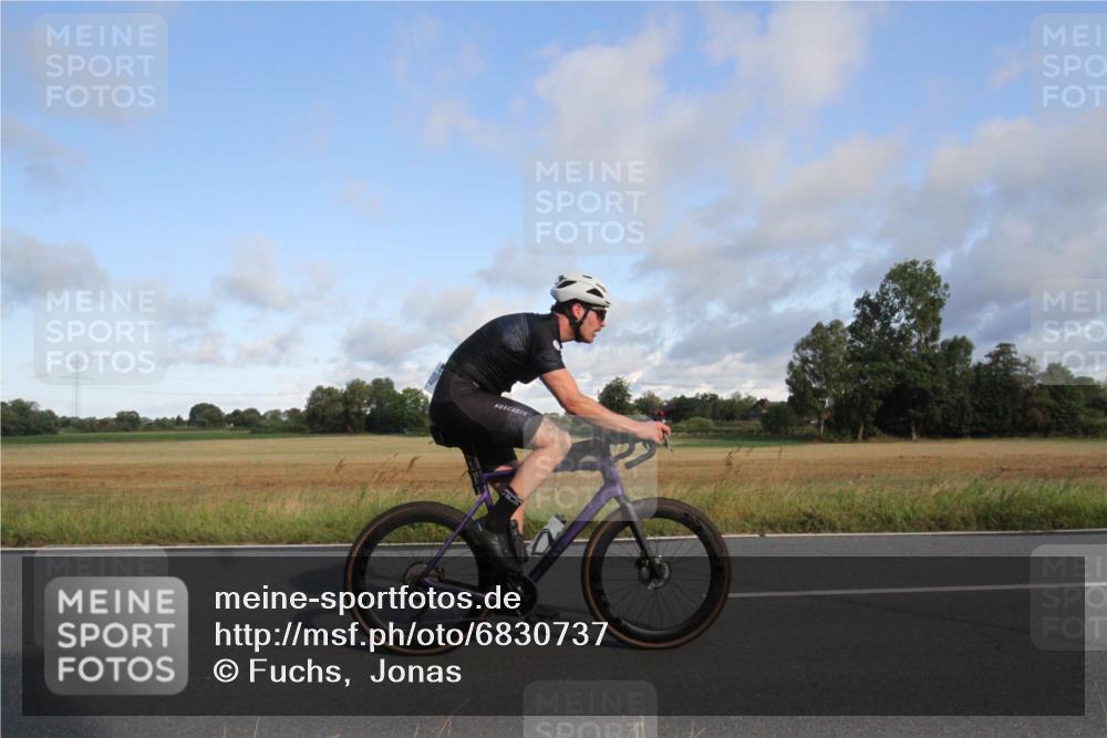 25.08.2024 - Elbe Triathlon Hamburg Fuchs,  Jonas http://msf.ph/oto/6830737 25.08.2024 09:25:01 Radfahren 220, 110, 95, 87 meine-sportfotos.de