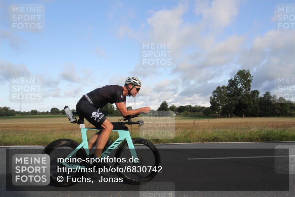 25.08.2024 - Elbe Triathlon Hamburg Fuchs,  Jonas http://msf.ph/oto/6830742 25.08.2024 09:25:04 Radfahren 220, 110, 95, 87 meine-sportfotos.de