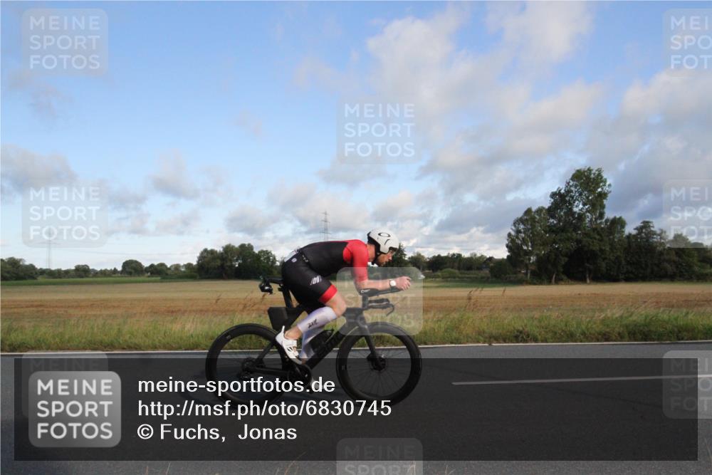 25.08.2024 - Elbe Triathlon Hamburg Fuchs,  Jonas http://msf.ph/oto/6830745 25.08.2024 09:25:07 Radfahren 220, 110, 95, 87, 303, 426 meine-sportfotos.de