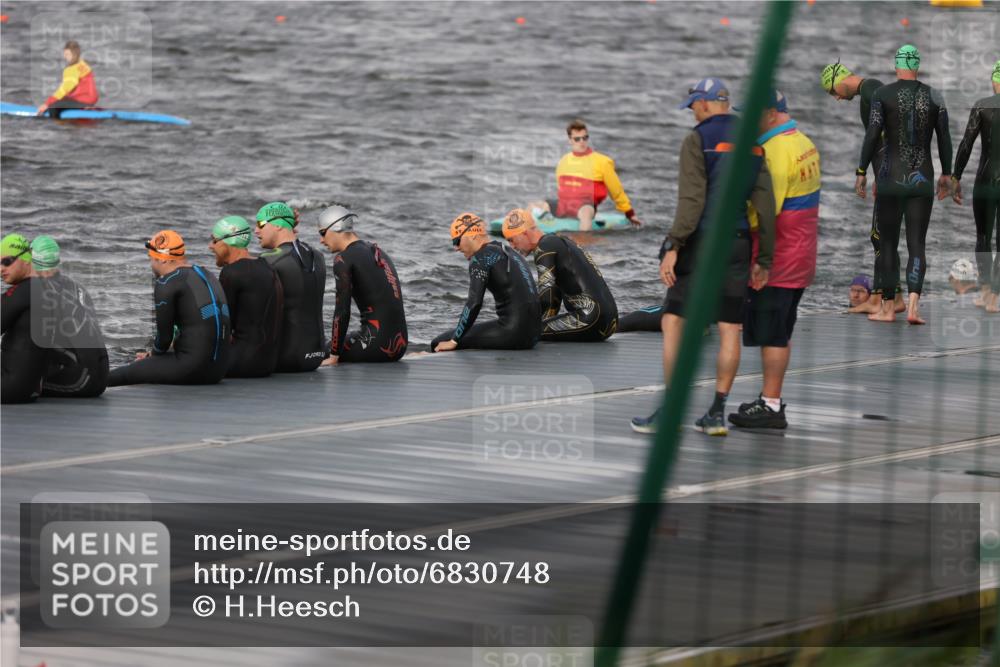 25.08.2024 - Elbe Triathlon Hamburg H.Heesch http://msf.ph/oto/6830748 25.08.2024 08:01:27 Schwimmen  meine-sportfotos.de