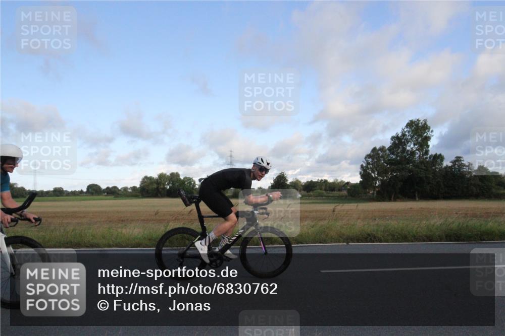 25.08.2024 - Elbe Triathlon Hamburg Fuchs,  Jonas http://msf.ph/oto/6830762 25.08.2024 09:25:18 Radfahren 426, 415, 226, 43, 121 meine-sportfotos.de