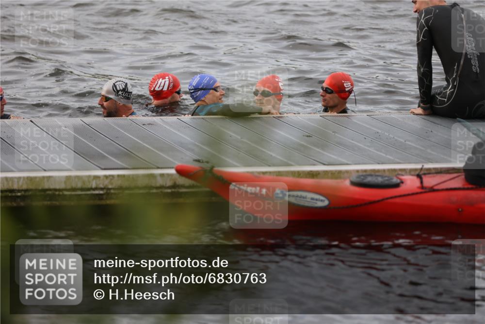 25.08.2024 - Elbe Triathlon Hamburg H.Heesch http://msf.ph/oto/6830763 25.08.2024 08:01:37 Schwimmen  meine-sportfotos.de