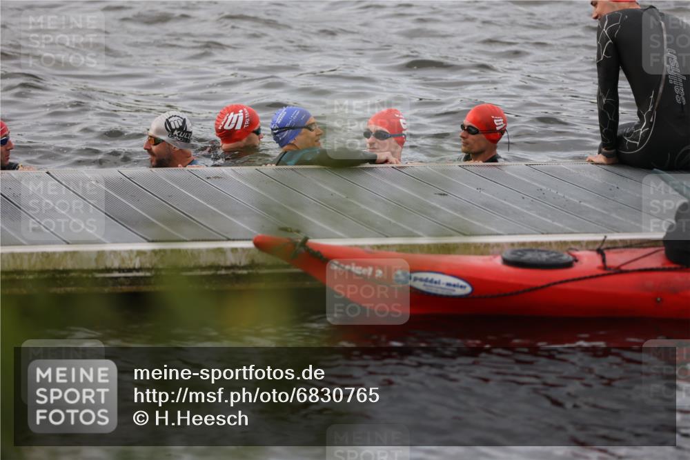 25.08.2024 - Elbe Triathlon Hamburg H.Heesch http://msf.ph/oto/6830765 25.08.2024 08:01:37 Schwimmen  meine-sportfotos.de