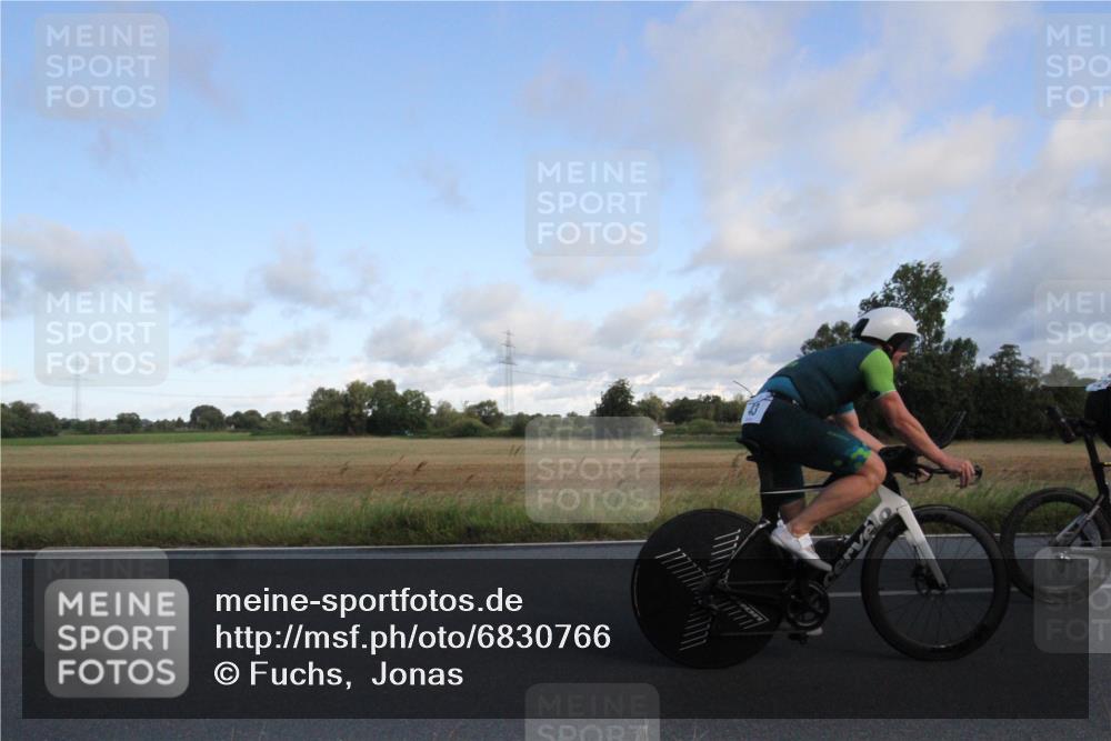 25.08.2024 - Elbe Triathlon Hamburg Fuchs,  Jonas http://msf.ph/oto/6830766 25.08.2024 09:25:19 Radfahren 415, 226, 43, 121 meine-sportfotos.de