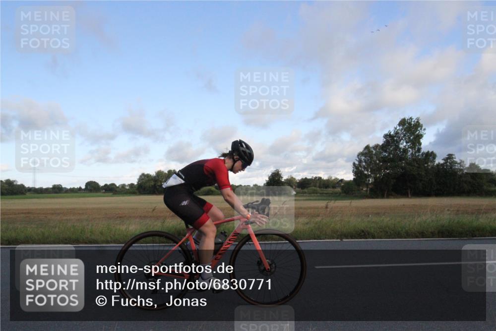 25.08.2024 - Elbe Triathlon Hamburg Fuchs,  Jonas http://msf.ph/oto/6830771 25.08.2024 09:25:22 Radfahren 226, 43, 121, 122, 58 meine-sportfotos.de