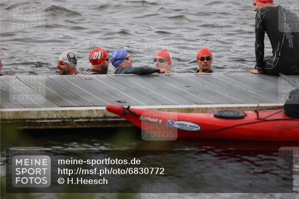 25.08.2024 - Elbe Triathlon Hamburg H.Heesch http://msf.ph/oto/6830772 25.08.2024 08:01:37 Schwimmen  meine-sportfotos.de