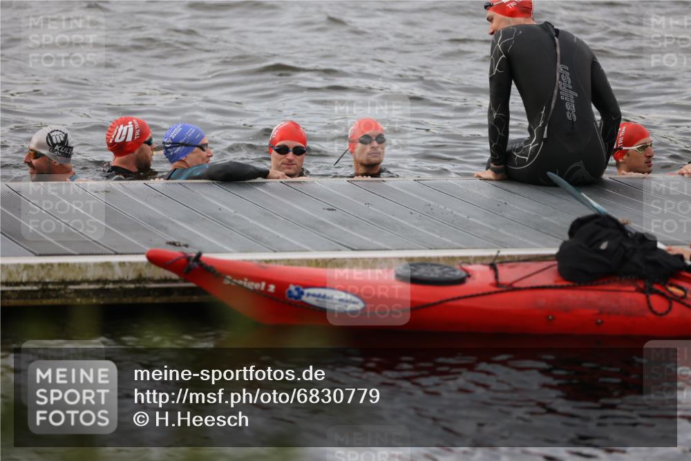 25.08.2024 - Elbe Triathlon Hamburg H.Heesch http://msf.ph/oto/6830779 25.08.2024 08:01:38 Schwimmen  meine-sportfotos.de