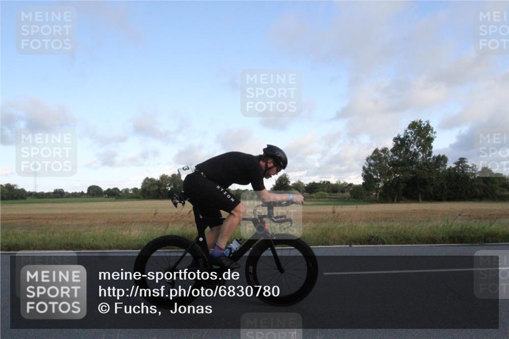 25.08.2024 - Elbe Triathlon Hamburg Fuchs,  Jonas http://msf.ph/oto/6830780 25.08.2024 09:25:31 Radfahren 122, 58, 363, 284 meine-sportfotos.de