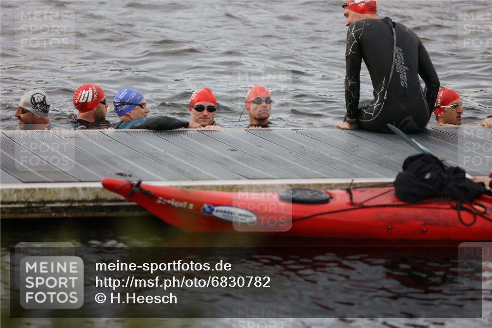 25.08.2024 - Elbe Triathlon Hamburg H.Heesch http://msf.ph/oto/6830782 25.08.2024 08:01:38 Schwimmen  meine-sportfotos.de