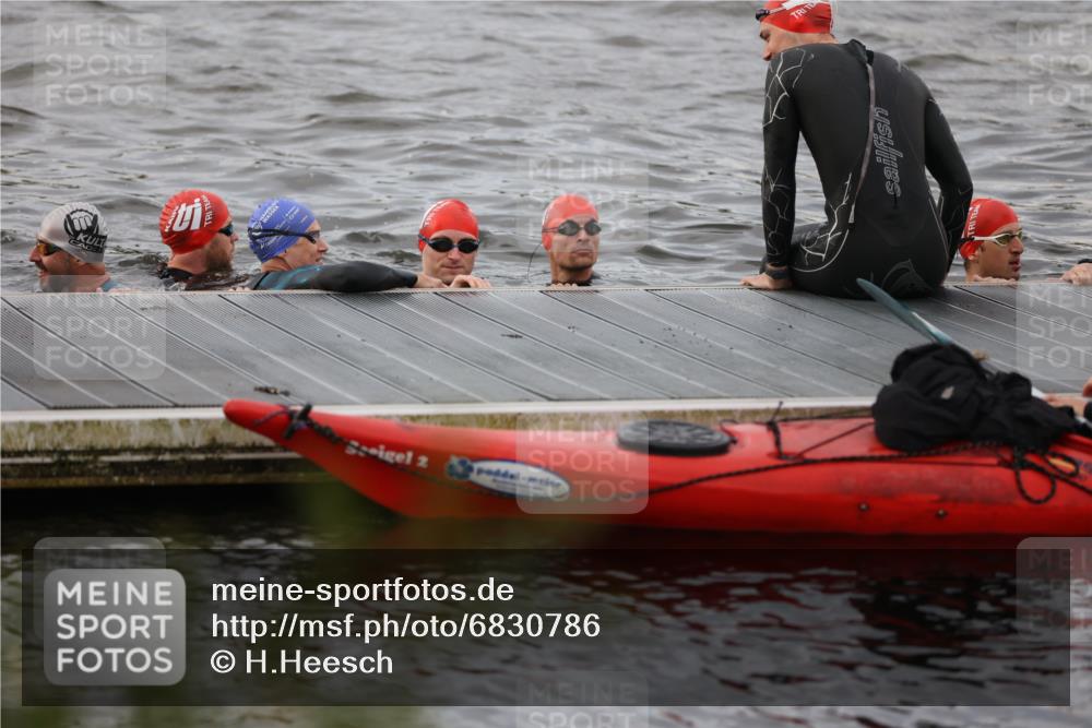 25.08.2024 - Elbe Triathlon Hamburg H.Heesch http://msf.ph/oto/6830786 25.08.2024 08:01:38 Schwimmen  meine-sportfotos.de
