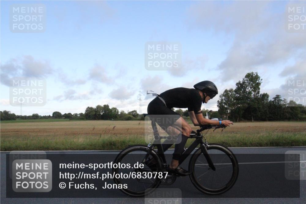 25.08.2024 - Elbe Triathlon Hamburg Fuchs,  Jonas http://msf.ph/oto/6830787 25.08.2024 09:25:46 Radfahren 347, 77 meine-sportfotos.de