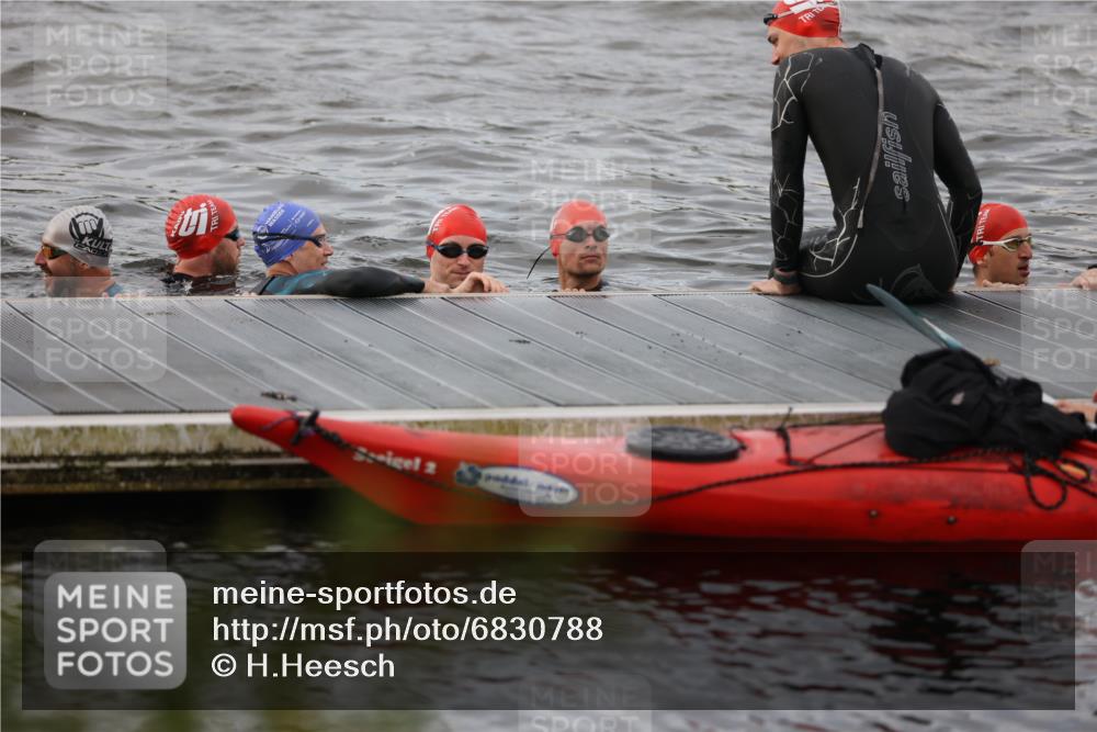 25.08.2024 - Elbe Triathlon Hamburg H.Heesch http://msf.ph/oto/6830788 25.08.2024 08:01:38 Schwimmen  meine-sportfotos.de