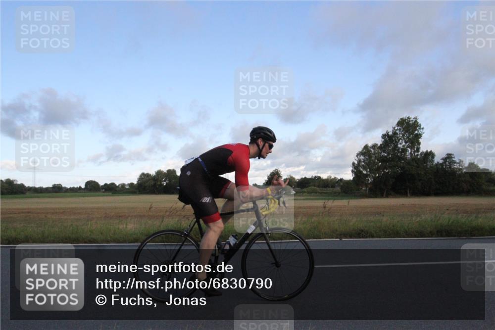 25.08.2024 - Elbe Triathlon Hamburg Fuchs,  Jonas http://msf.ph/oto/6830790 25.08.2024 09:25:49 Radfahren 347, 77, 238 meine-sportfotos.de