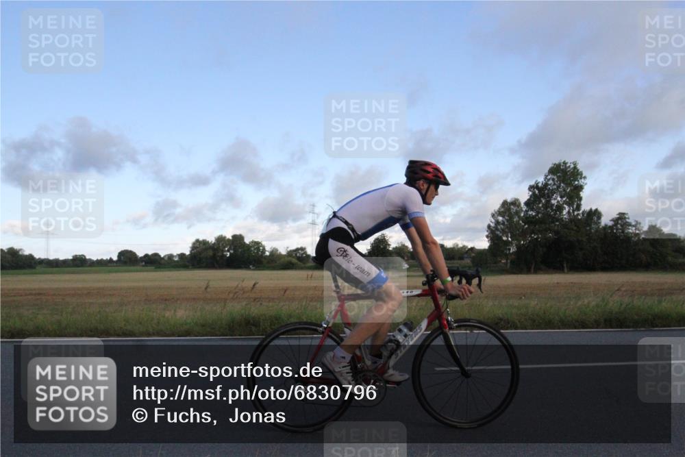 25.08.2024 - Elbe Triathlon Hamburg Fuchs,  Jonas http://msf.ph/oto/6830796 25.08.2024 09:25:58 Radfahren 238, 210, 230, 202, 166, 222 meine-sportfotos.de